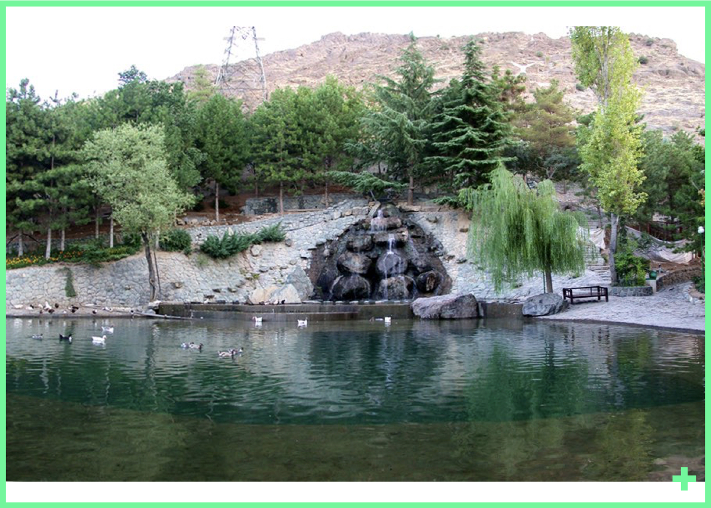 باغ جمشیدیه تهران – پارک عمومی با مسیرهای سنگی، مجسمه‌ها و چشم‌انداز کوه‌های البرز – ۱۳۵۷ + Jamshidiyeh Garden in Tehran – public park with stone paths, sculptures, and Alborz mountain setting – 1978