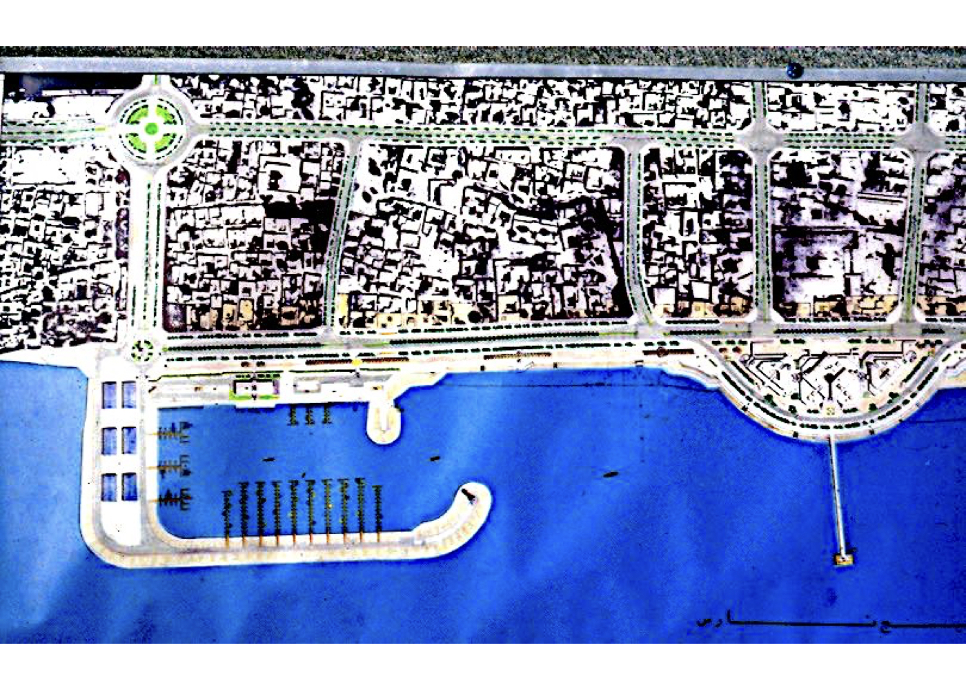بازطراحی و ارتقای ایمنی بلوار ساحلی بندرعباس در واجهه شهر و دریا – ۱۳۶۶ + Urban-coastal redesign and safety plan for Coastal Boulevard, Bandar Abbas – 1987